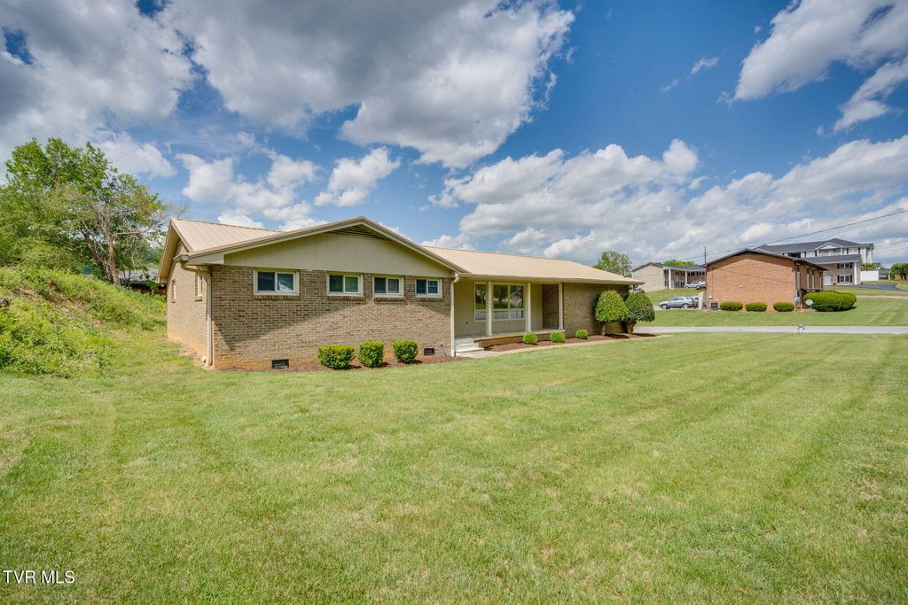 Photo of 802 Sir Echo Drive, Kingsport, TN 37663 (MLS # 9994268)