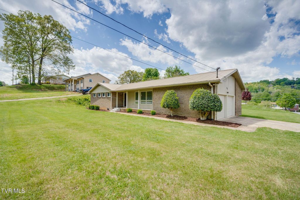 Photo of 802 Sir Echo Drive, Kingsport, TN 37663 (MLS # 9994268)