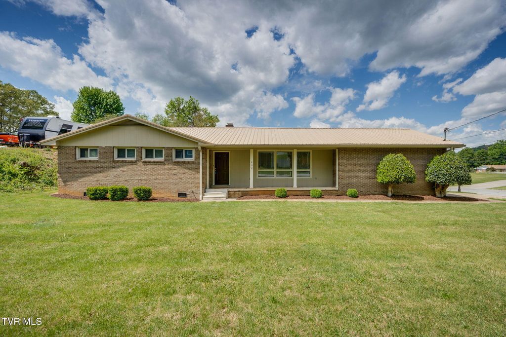 Photo of 802 Sir Echo Drive, Kingsport, TN 37663 (MLS # 9994268)