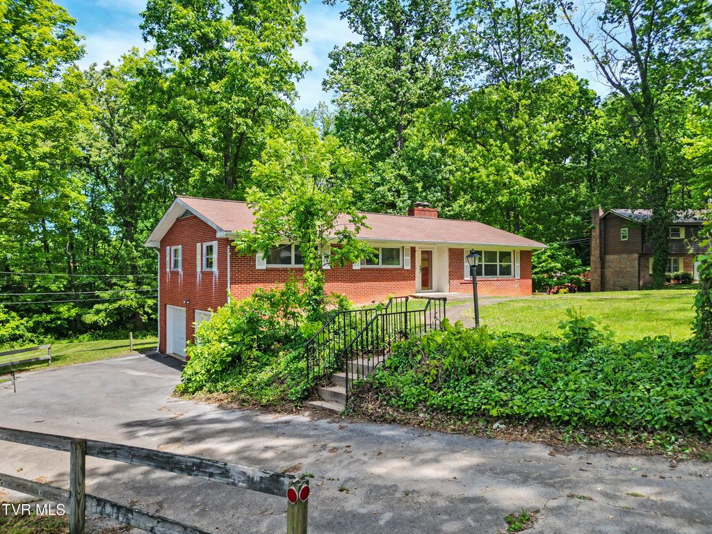 Photo of 1811 Moore Avenue, Greeneville, TN 37745 (MLS # 9995016)