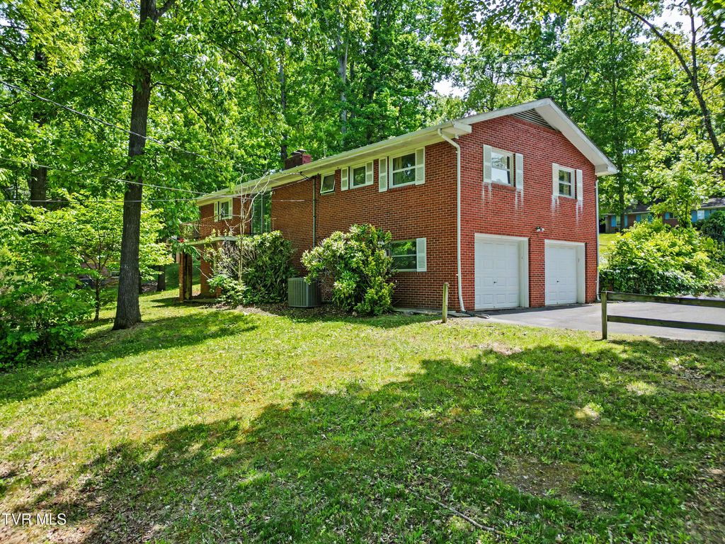 Photo of 1811 Moore Avenue, Greeneville, TN 37745 (MLS # 9995016)