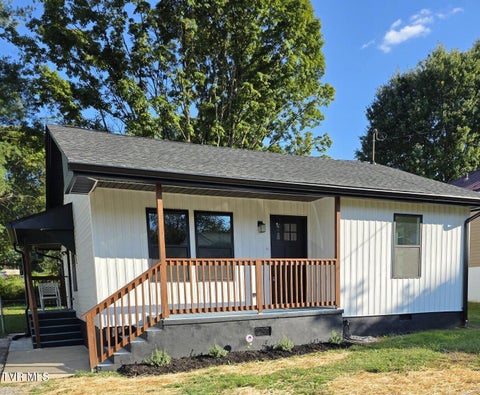 Photo of 305 Johnston Avenue, Bristol, TN 37620 (MLS # 10000402)