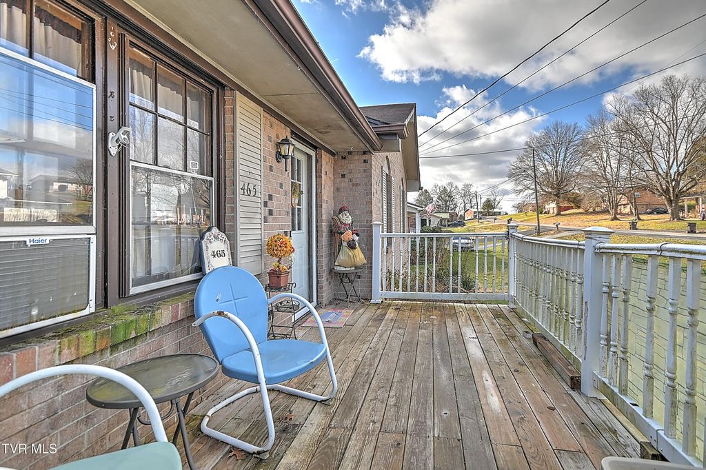 Photo of 465 Springfield Drive, Bristol, TN 37620 (MLS # 9989359)