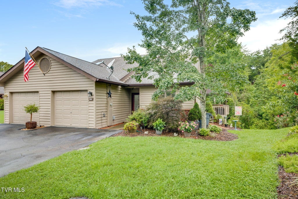 Photo of 265 Willowbend Place #265, Kingsport, TN 37660 (MLS # 9999713)