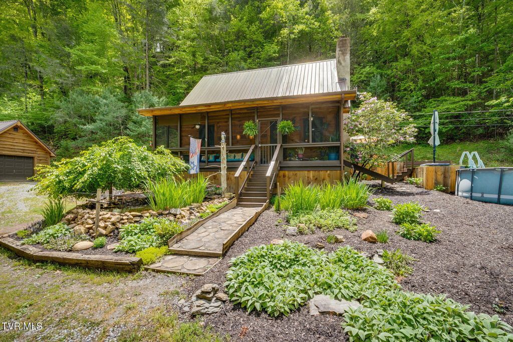Photo of 556 Underwood Springs Branch Road, Bluff City, TN 37618 (MLS # 9994630)