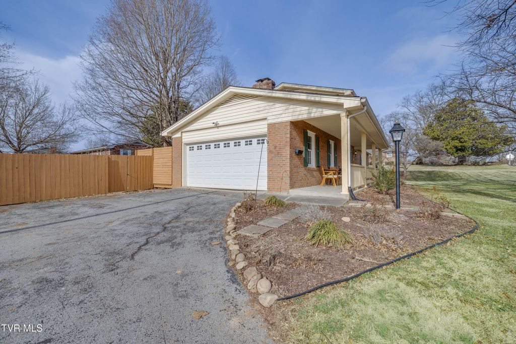 Photo of 2405 Rambling Road, Johnson City, TN 37604 (MLS # 9991599)
