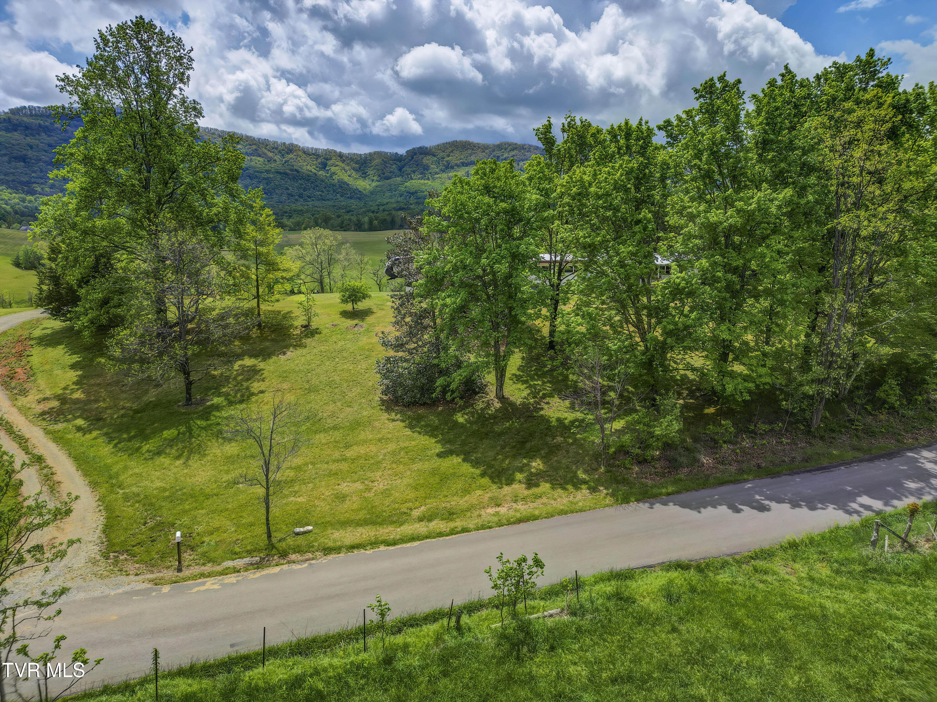 2665 Little Meadow Creek Road, Greeneville, Tennessee image 38