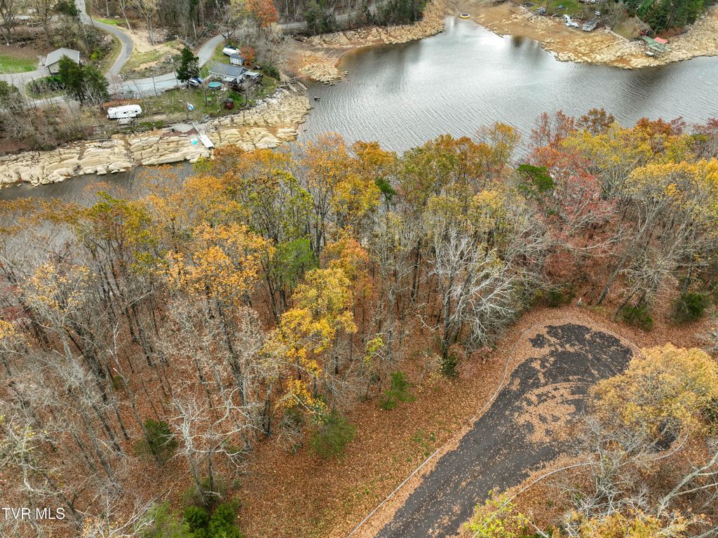 Photo of 121 Pointe Drive, Piney Flats, TN 37686 (MLS # 9984068)