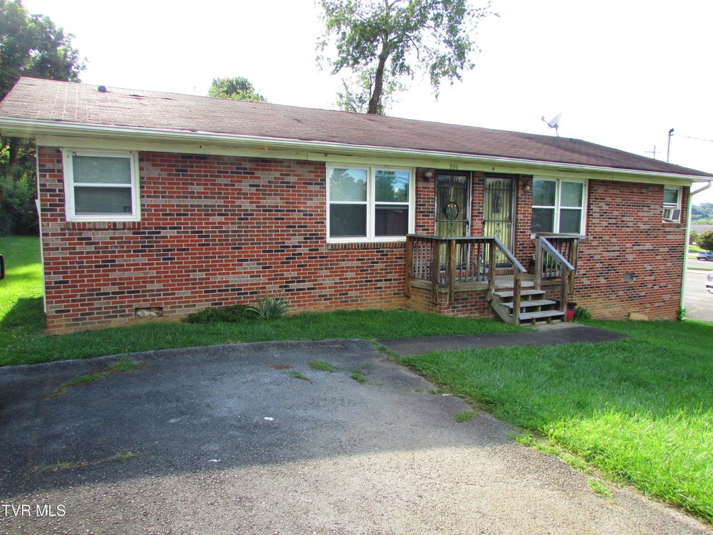 Photo of 205 Holston Avenue #2, Elizabethton, TN 37643 (MLS # 9999089)