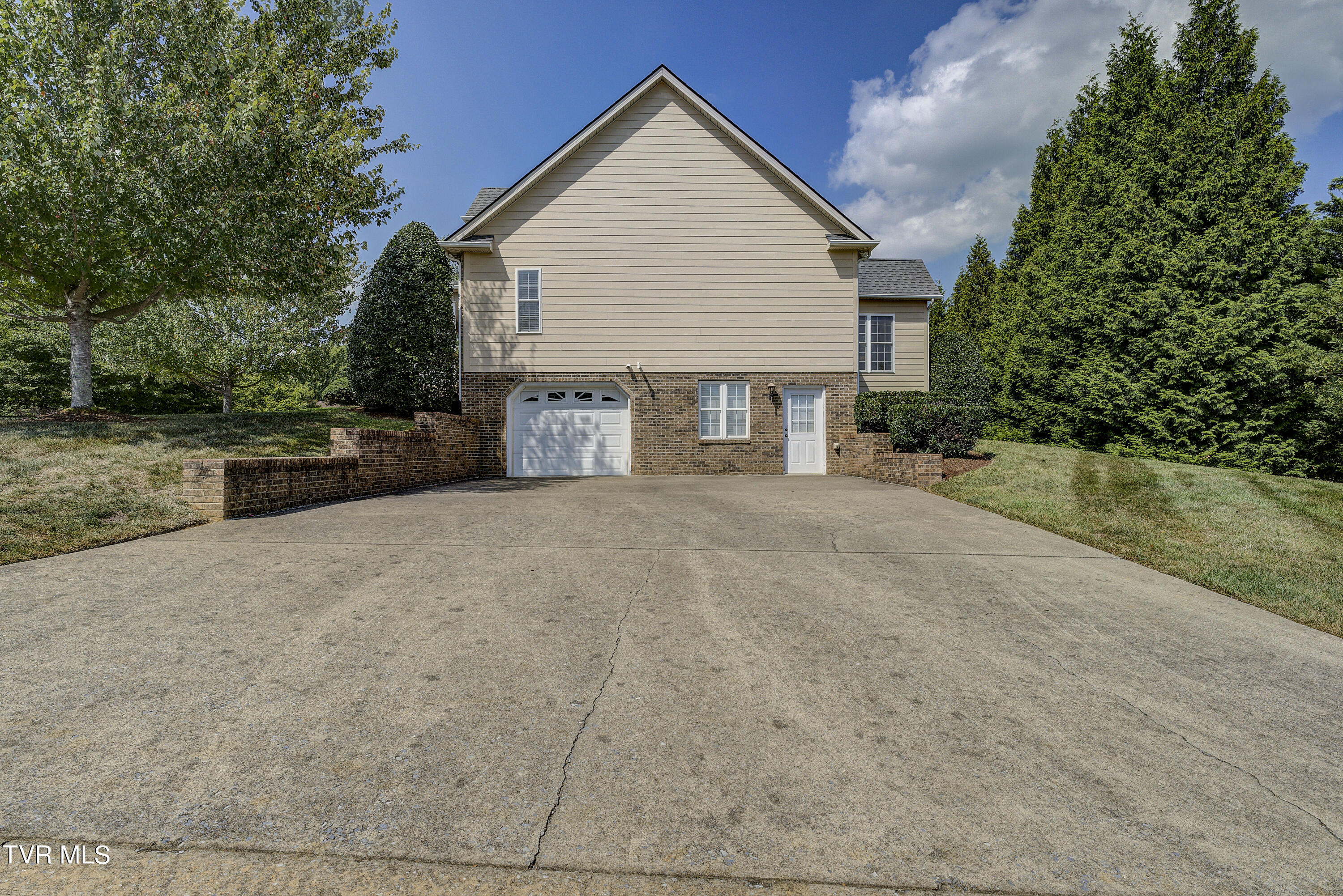 22 Hickory Point, Jonesborough, Tennessee image 2