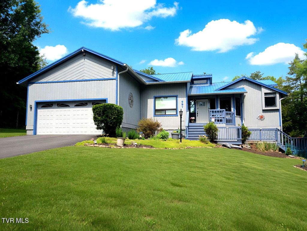 Photo of 997 Lake Ridge Drive, Dandridge, TN 37725 (MLS # 9995082)