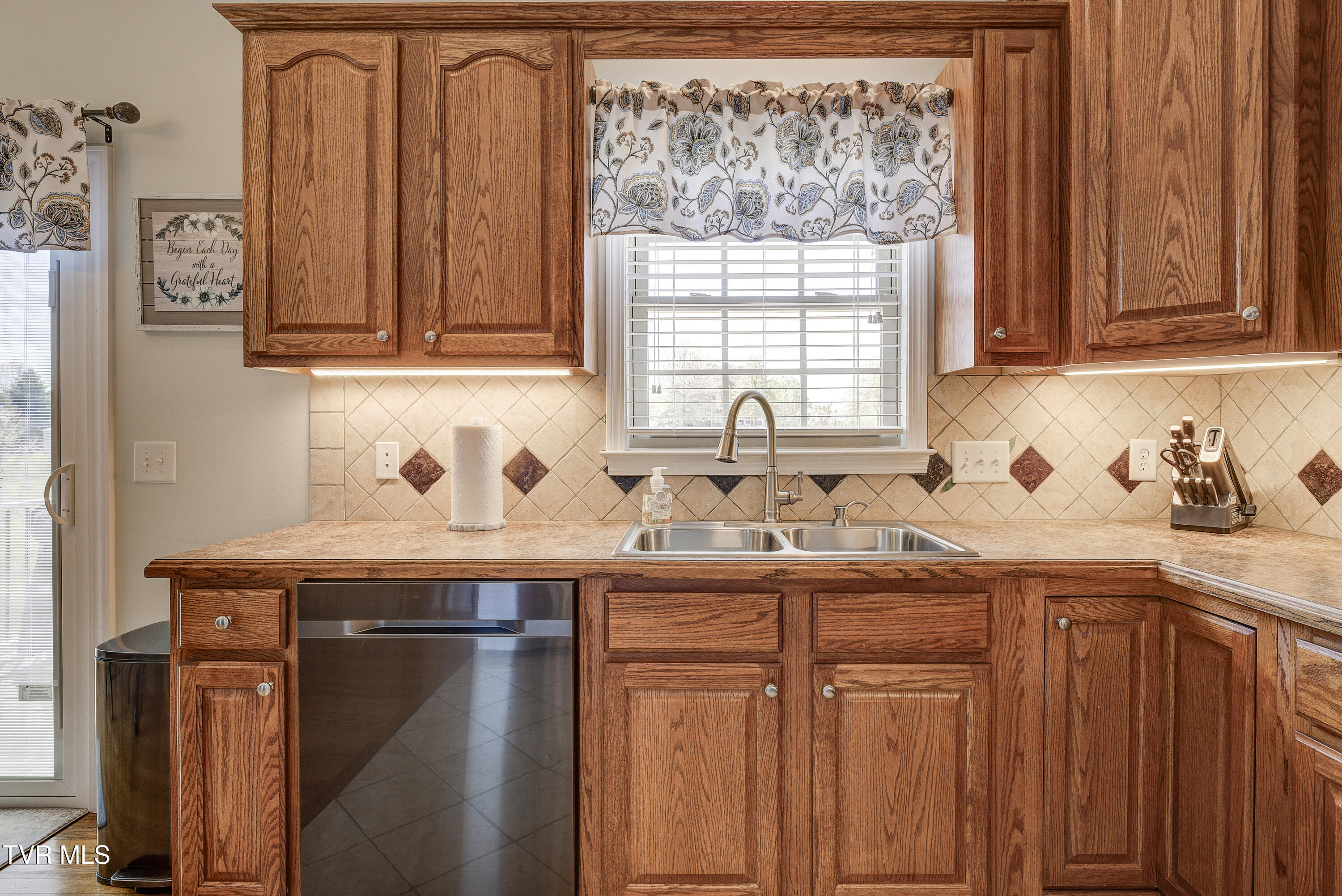 575 Sand Ridge Circle, Jonesborough, Tennessee image 12