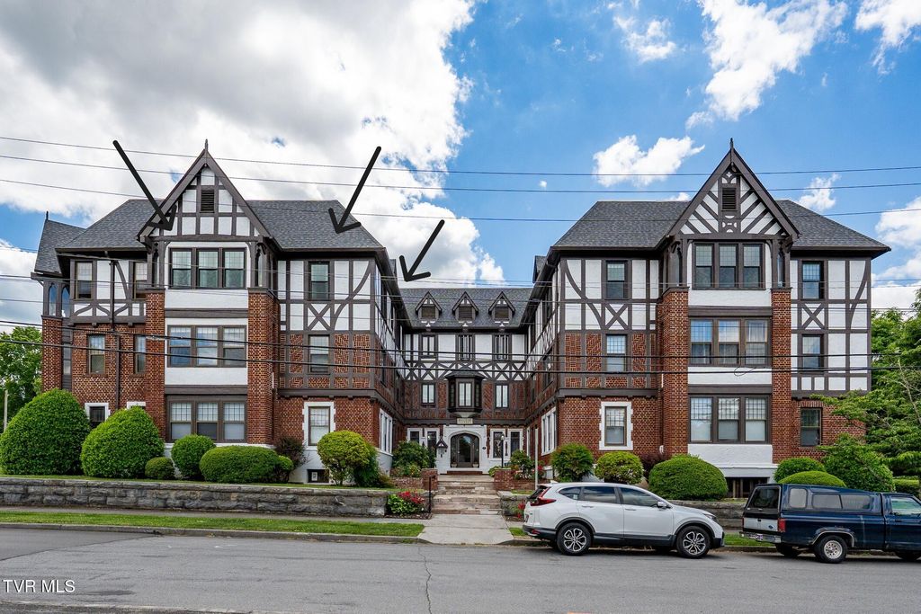 Photo of 701 Locust Street #Apt 34, Johnson City, TN 37604 (MLS # 9995703)