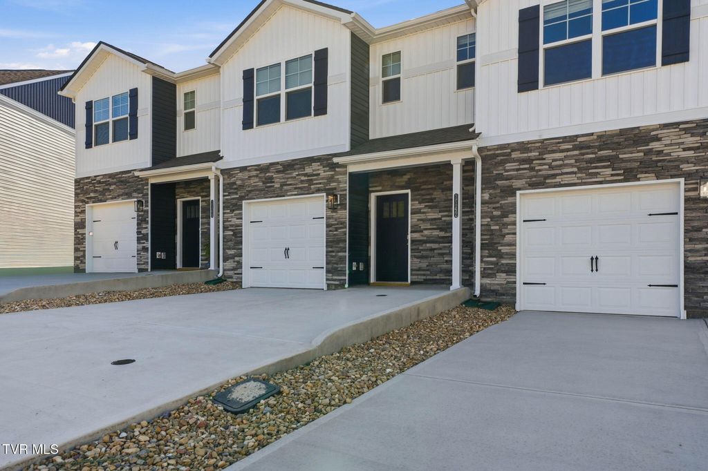 Photo of 1142 Wenna Way Way, Kingsport, TN 37664 (MLS # 9988440)