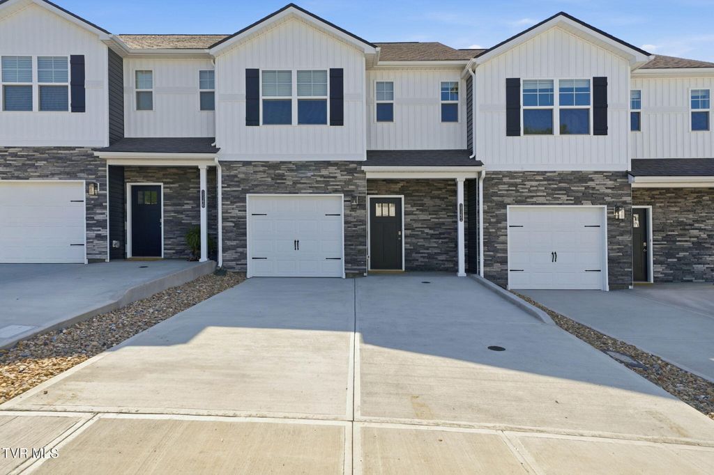 Photo of 1142 Wenna Way Way, Kingsport, TN 37664 (MLS # 9988440)