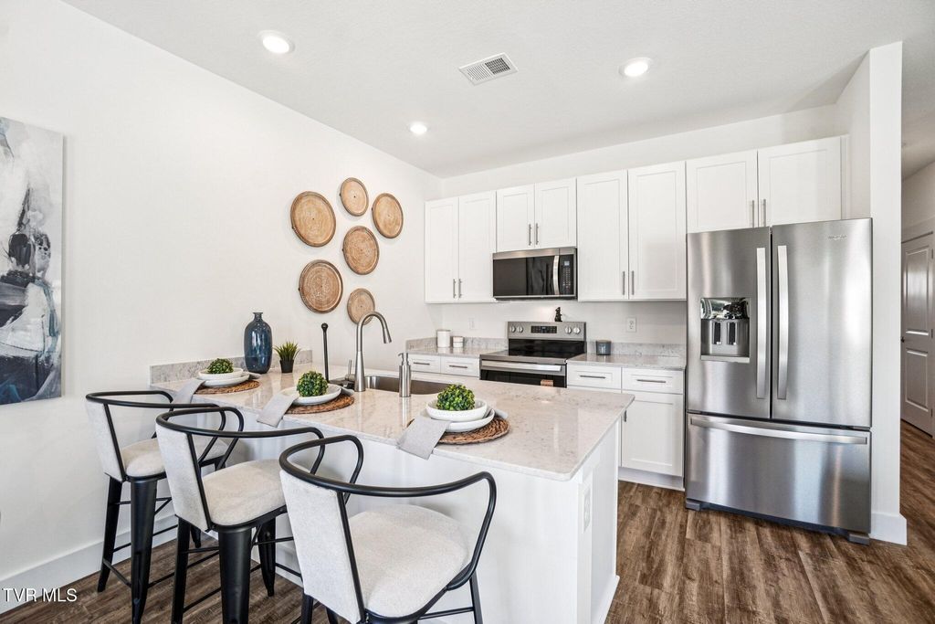 Photo of 1142 Wenna Way, Kingsport, TN 37664 (MLS # 9988440)