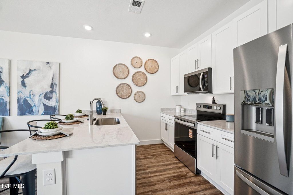 Photo of 1142 Wenna Way, Kingsport, TN 37664 (MLS # 9988440)