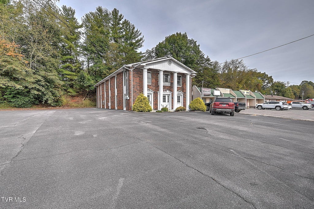 Photo of 124 Main Street, Mount Carmel, TN 37645 (MLS # 10001967)
