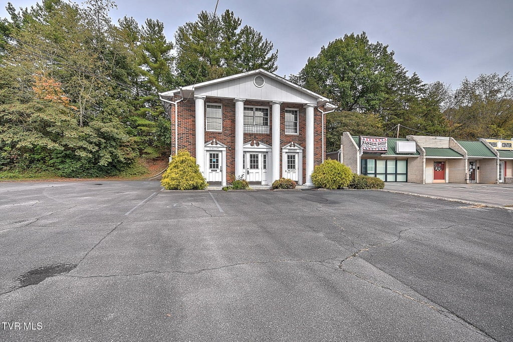 Photo of 124 Main Street, Mount Carmel, TN 37645 (MLS # 10001967)
