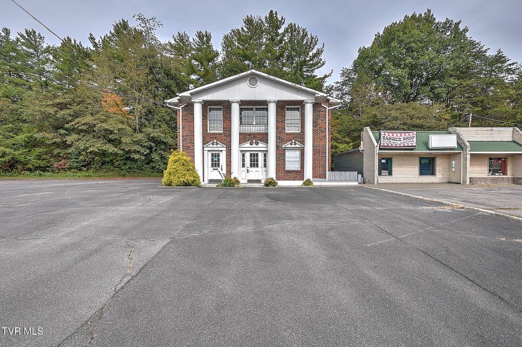 Photo of 124 Main Street, Mount Carmel, TN 37645 (MLS # 10001967)