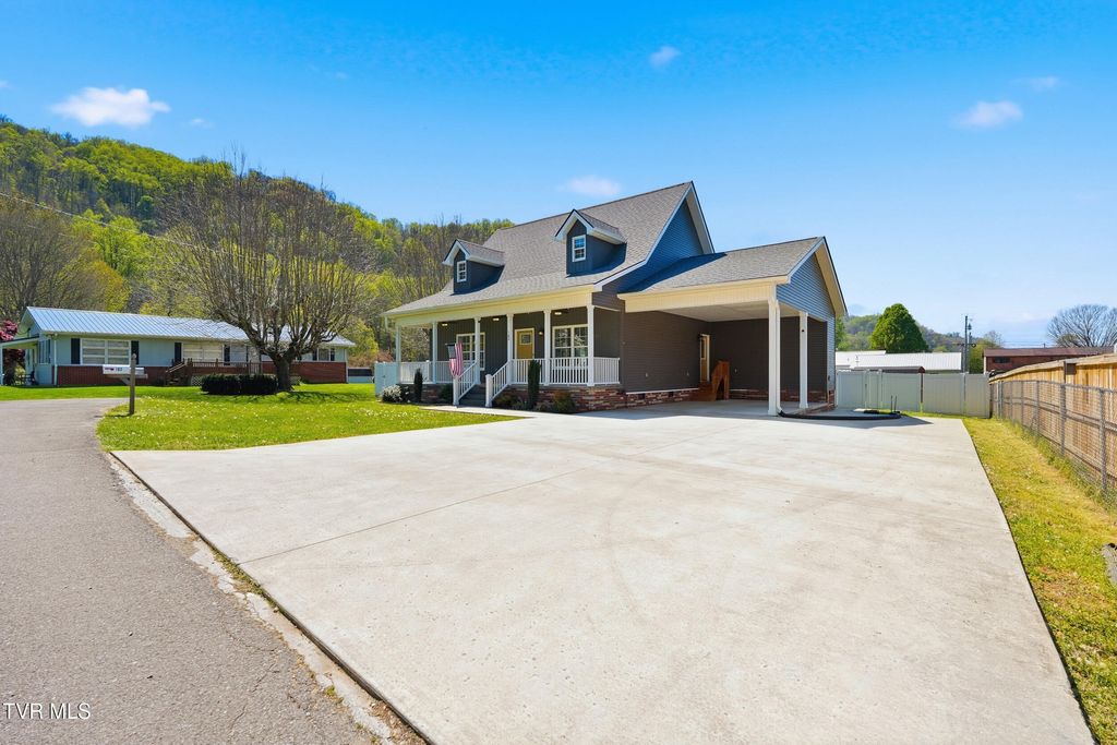 Photo of 162 Starlight Drive, Elizabethton, TN 37643 (MLS # 9993707)