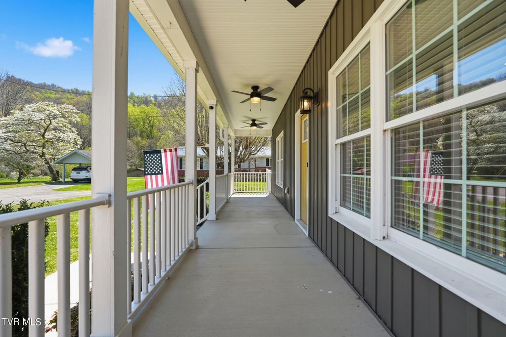 Photo of 162 Starlight Drive, Elizabethton, TN 37643 (MLS # 9993707)