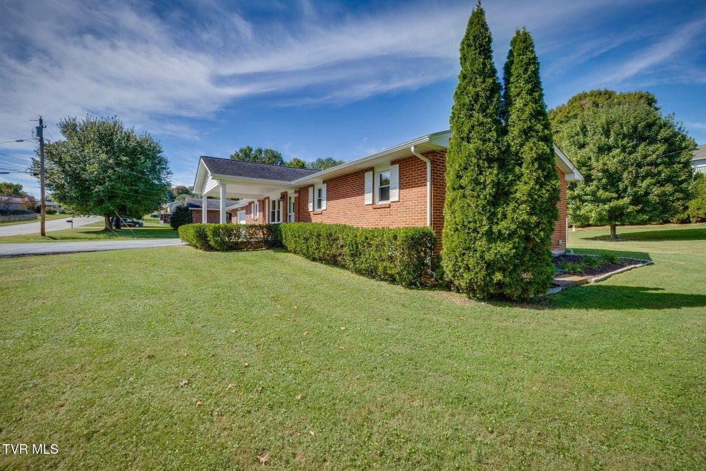 Photo of 3713 Bluefield Drive, Johnson City, TN 37601 (MLS # 10001664)