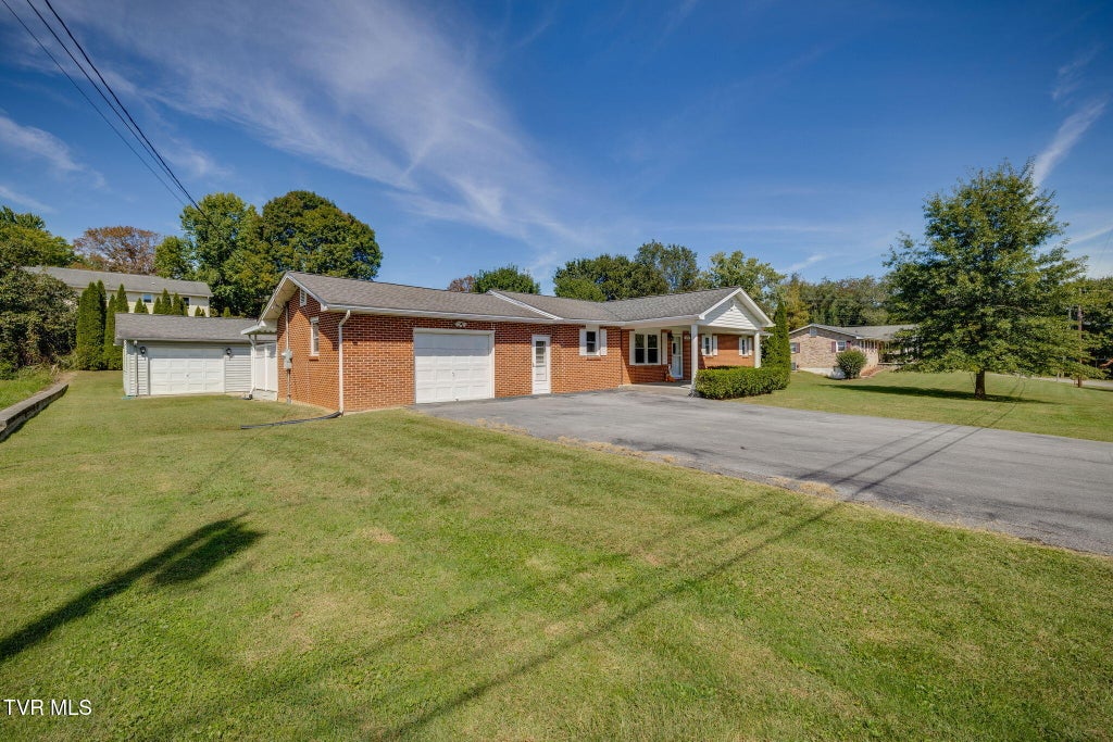 Photo of 3713 Bluefield Drive, Johnson City, TN 37601 (MLS # 10001664)