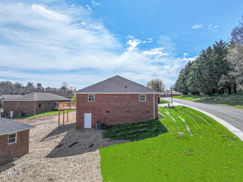 Photo of 124 Keeneland Circle, Greeneville, TN 37743 (MLS # 9988789)