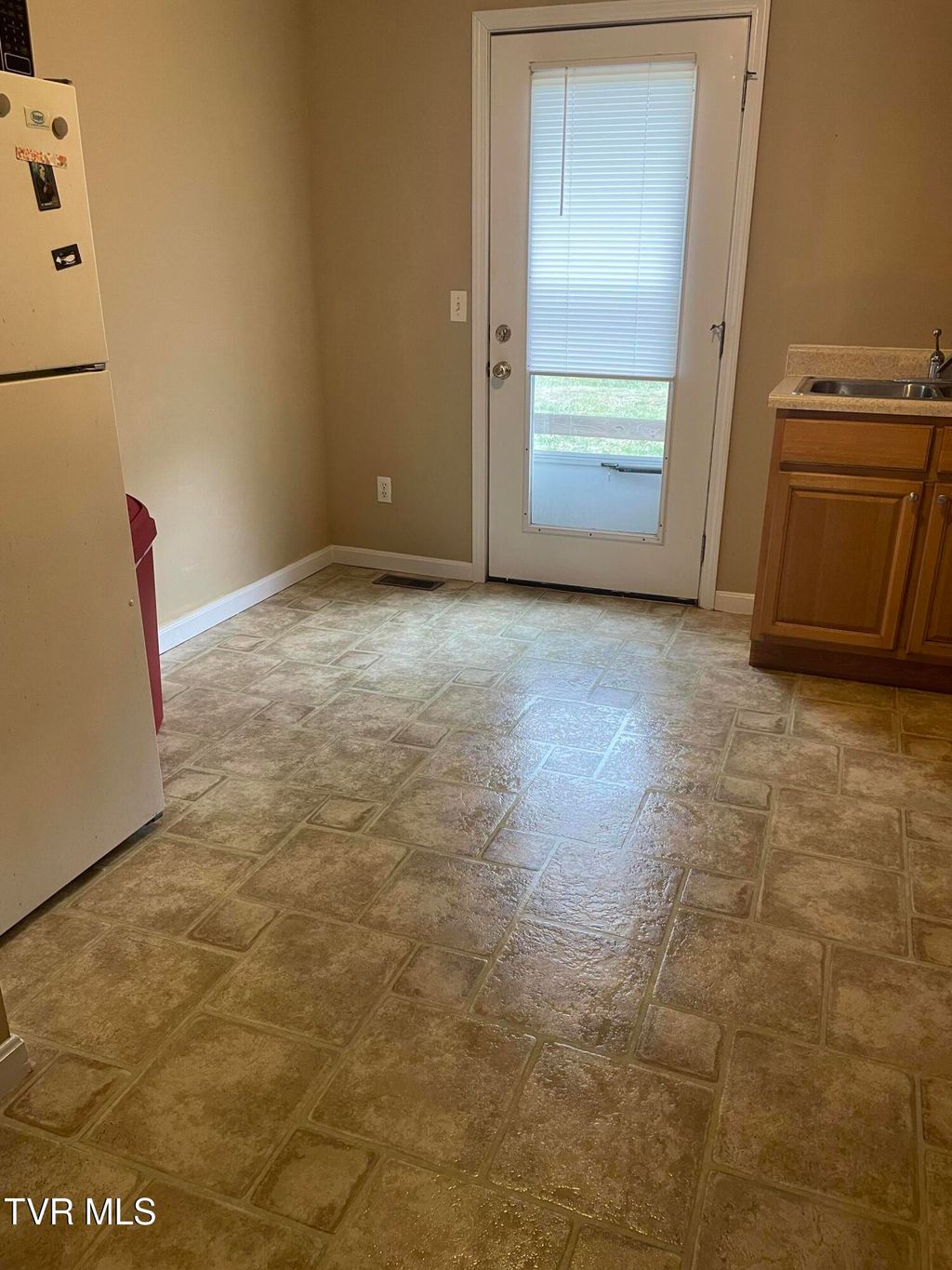 Photo of 1012 Grindstaff Avenue, Elizabethton, TN 37643 (MLS # 9989975)