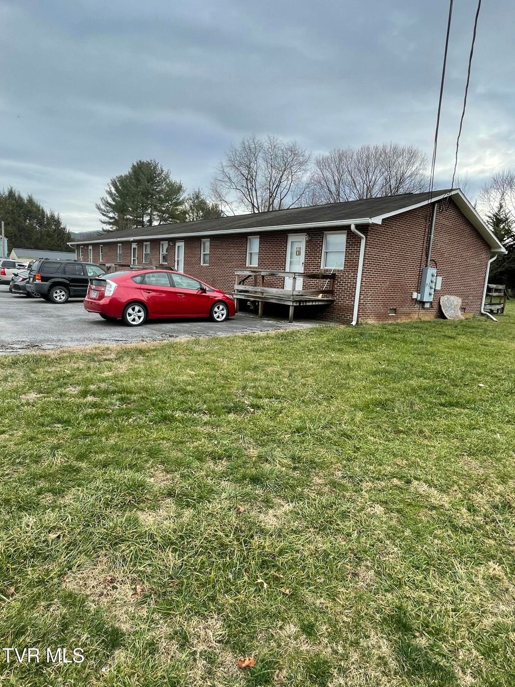 Photo of 1012 Grindstaff Avenue, Elizabethton, TN 37643 (MLS # 9989975)