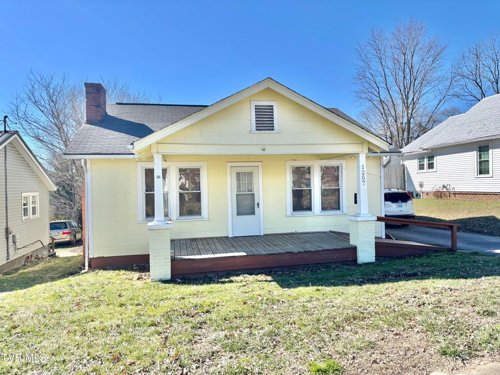 Photo of 1257 Center Street, Kingsport, TN 37660 (MLS # 9986689)