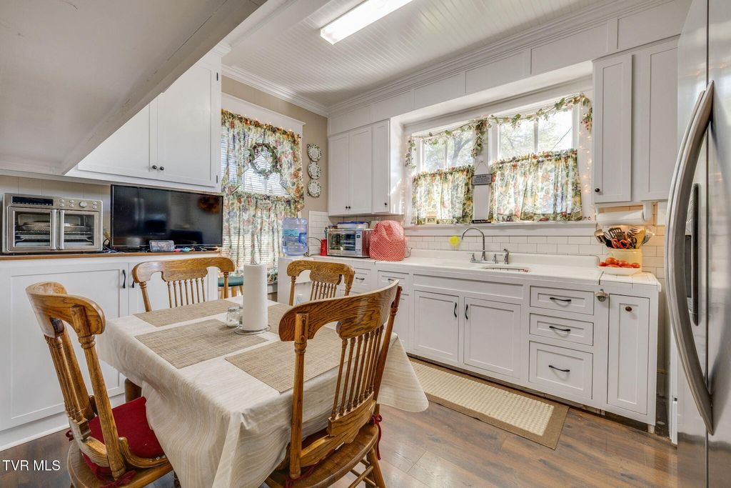 Photo of 813 Watauga Street, Kingsport, TN 37660 (MLS # 9987022)