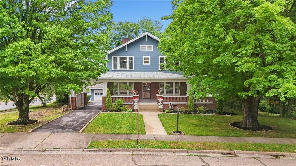 Photo of 834 Locust Street, Johnson City, TN 37604 (MLS # 9995838)