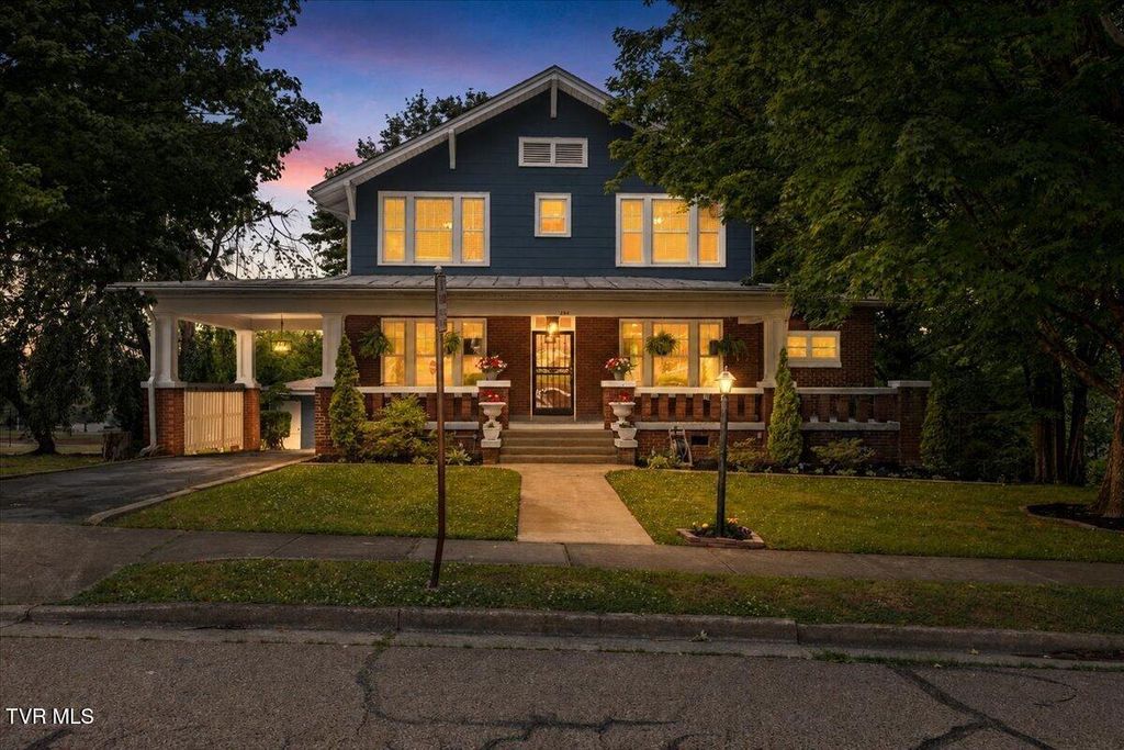 Photo of 834 Locust Street, Johnson City, TN 37604 (MLS # 9995838)