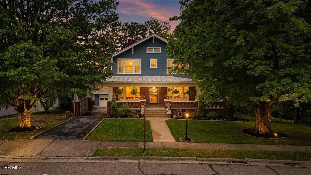 Photo of 834 Locust Street, Johnson City, TN 37604 (MLS # 9995838)