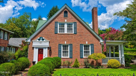 Photo of 401 Main Street, Rogersville, TN 37857 (MLS # 9999211)