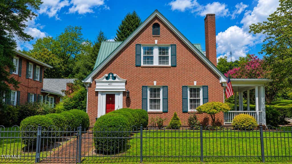 Photo of 401 Main Street, Rogersville, TN 37857 (MLS # 9999211)