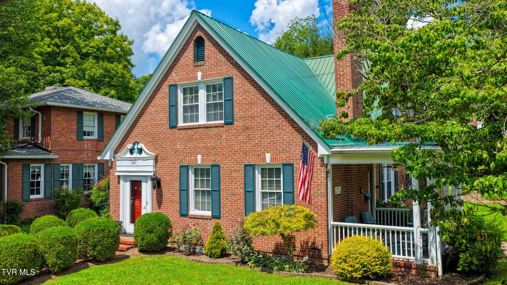 Photo of 401 Main Street, Rogersville, TN 37857 (MLS # 9999211)