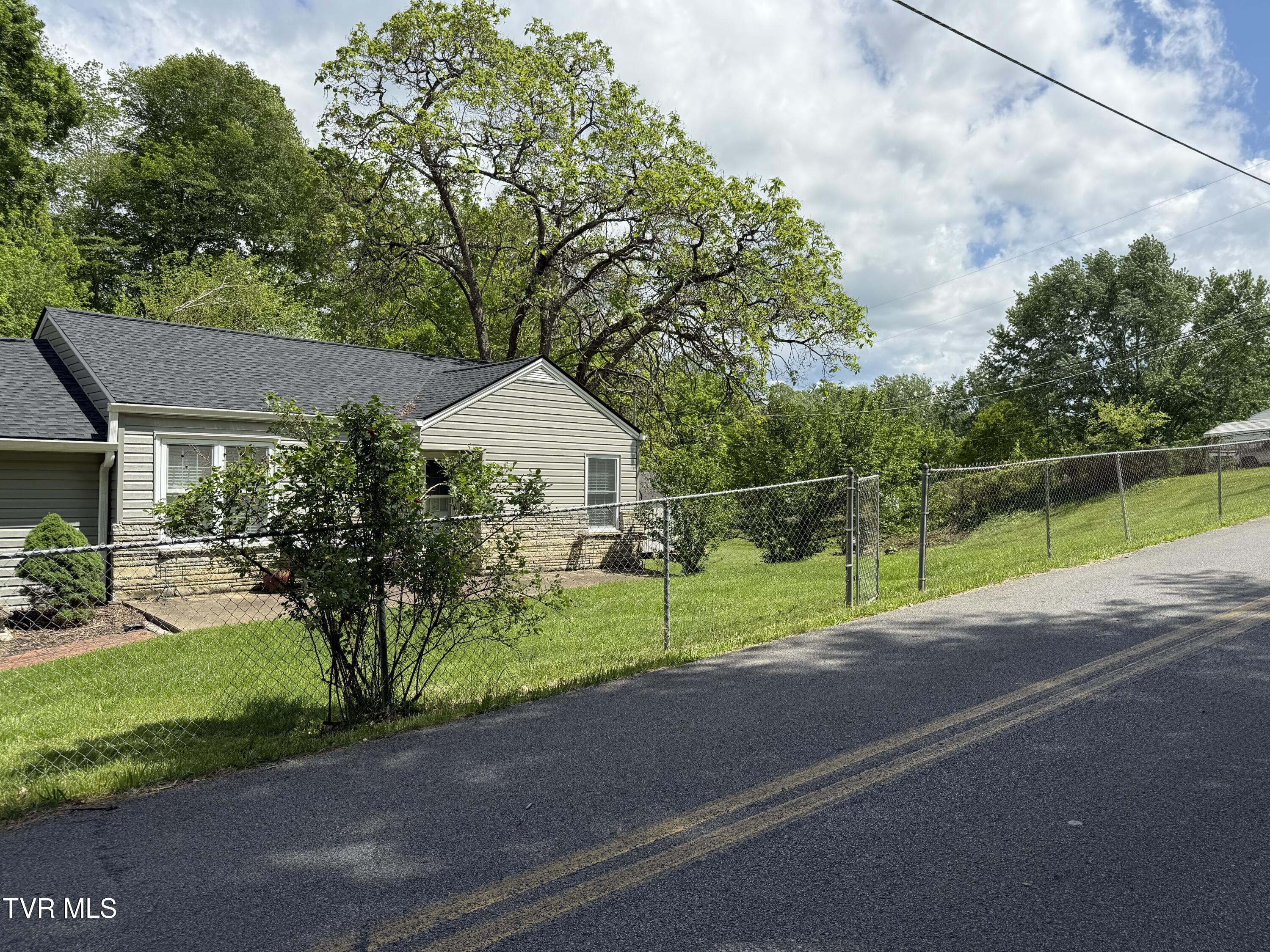 2621 Old Lewis Road, Johnson City, Tennessee image 2