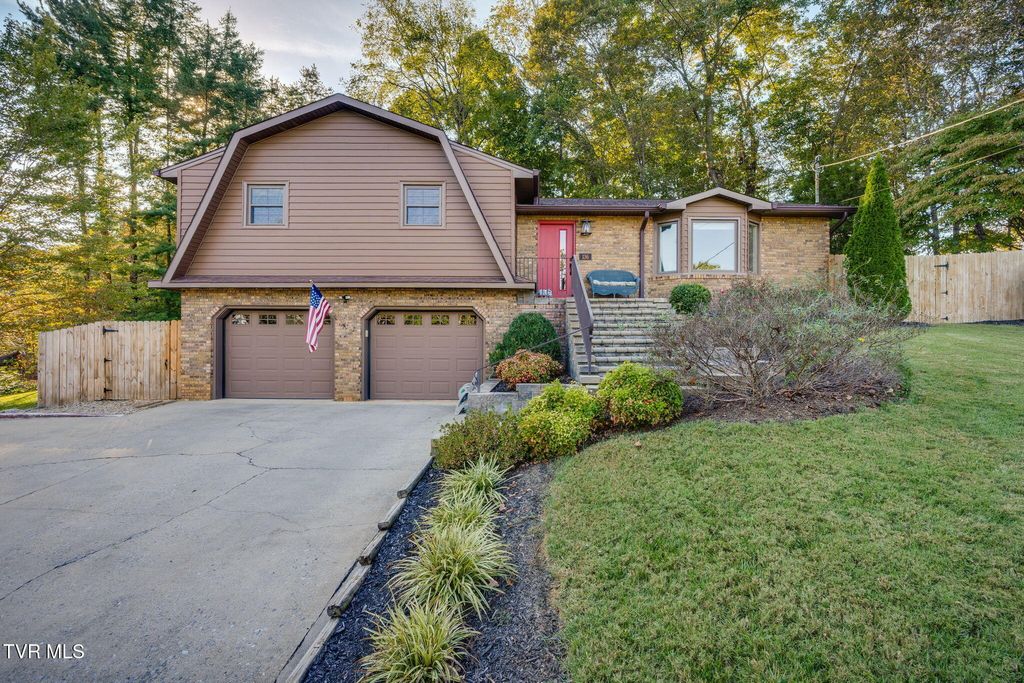 Photo of 136 Manchester Place, Kingsport, TN 37663 (MLS # 9986571)