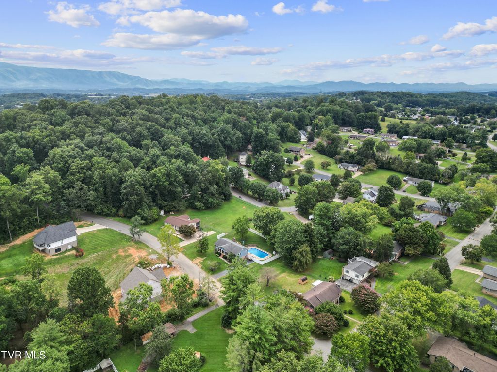 Photo of 1510 Sun Valley Drive, Greeneville, TN 37745 (MLS # 9988537)