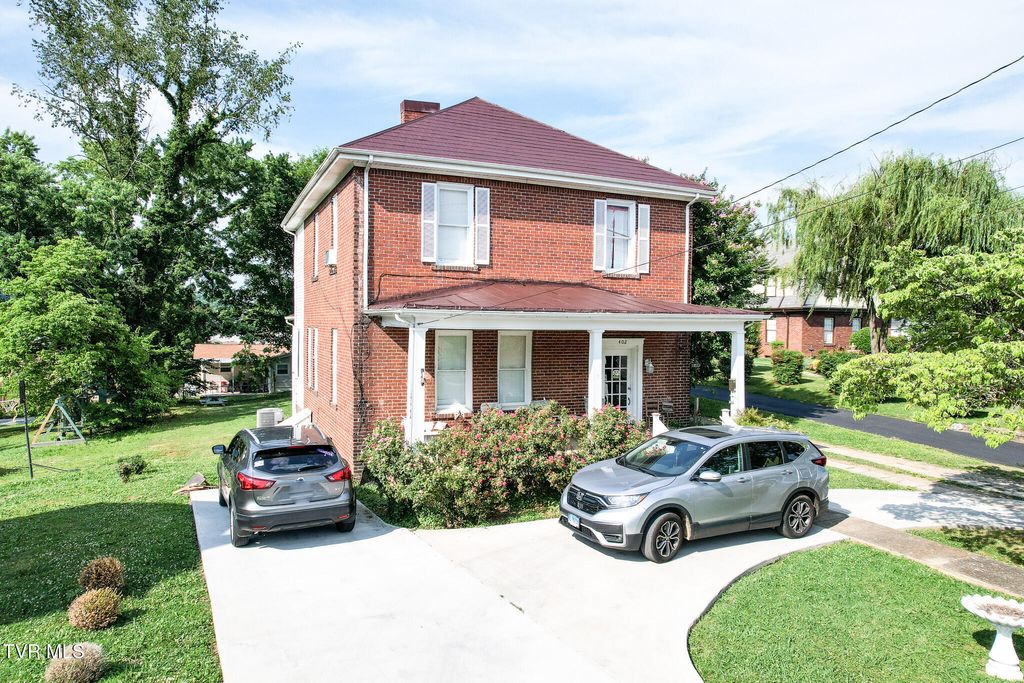 Photo of 402 Irish Street, Greeneville, TN 37743 (MLS # 9979423)