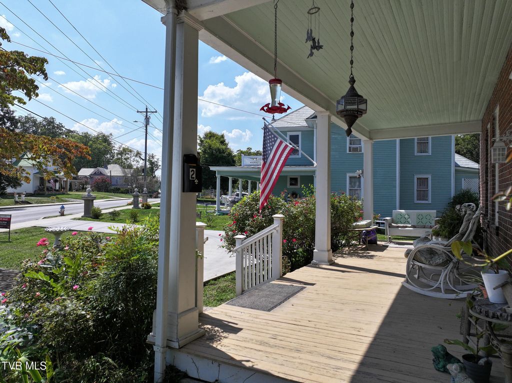Photo of 402 Irish Street, Greeneville, TN 37743 (MLS # 9979423)