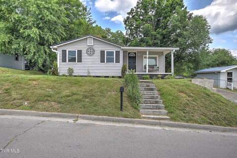 Photo of 918 Cedar Avenue, Elizabethton, TN 37643 (MLS # 9996381)