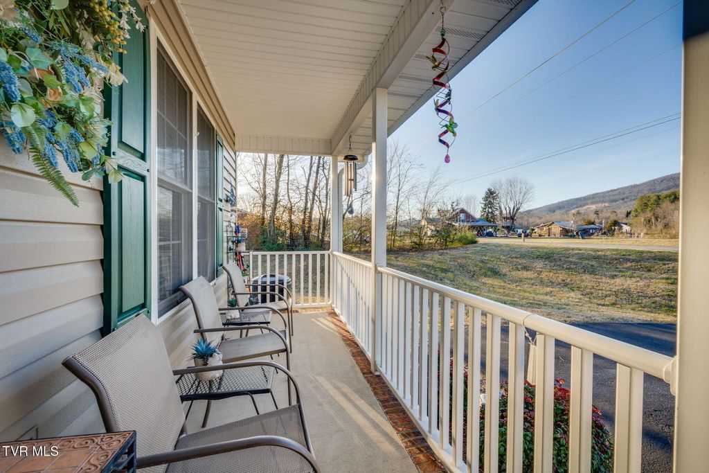 Photo of 205 Dawn Drive #6, Elizabethton, TN 37643 (MLS # 9990512)