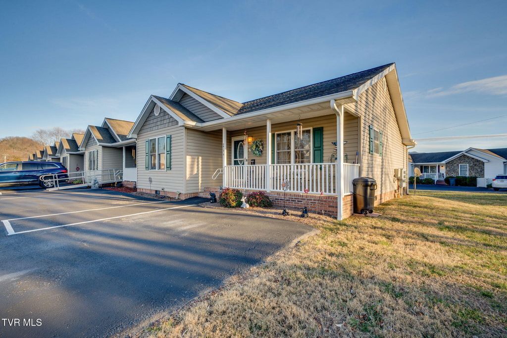 Photo of 205 Dawn Drive #6, Elizabethton, TN 37643 (MLS # 9990512)