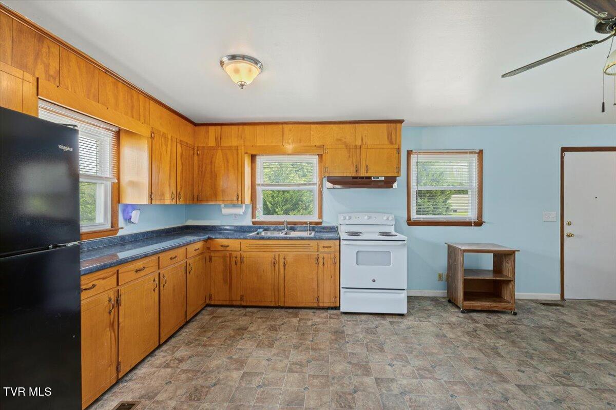 105 Meredith Drive, Elizabethton, Tennessee image 9