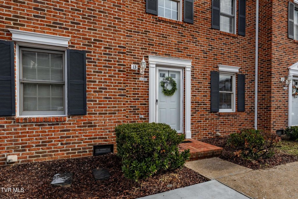 Photo of 400 Sunset Drive #C13, Johnson City, TN 37604 (MLS # 9988977)