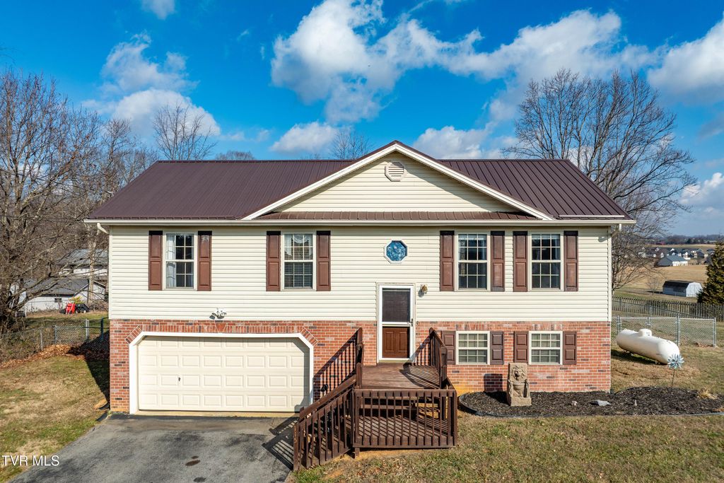 Photo of 115 Maple Ridge Drive, Jonesborough, TN 37659 (MLS # 9989937)